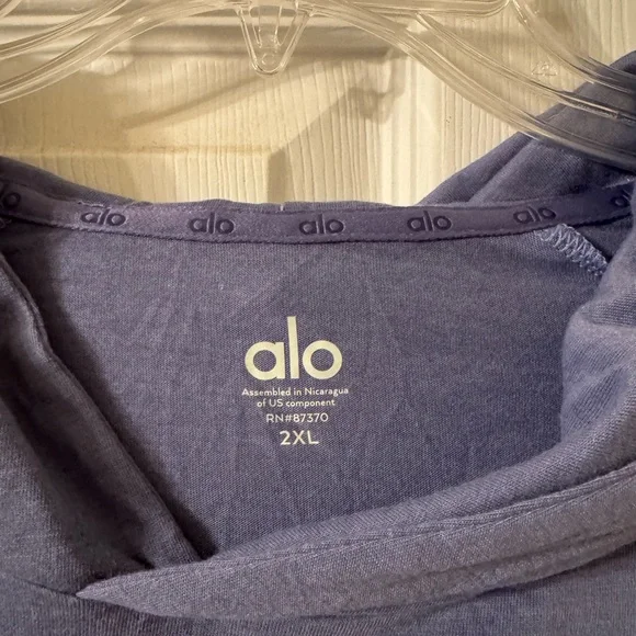 ALO Yoga Conquer Reform Long Sleeve with Hood Bluestone - Picture 3 of 5